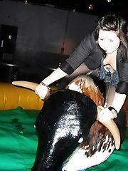 12 pictures - Accidental upskirt in a club
