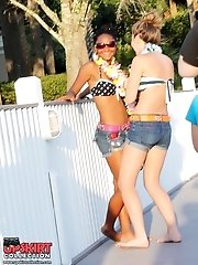 12 pictures - Girls on voyeur cam wear hot bikinis