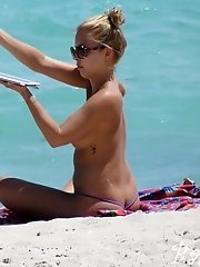 12 pictures - Girls on voyeur cam wear hot bikinis