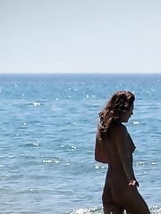 12 pictures - Hot butted bikini chicks sexy view