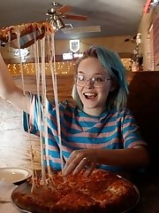 8 pictures - Vonnie Bean No Pants Pizza