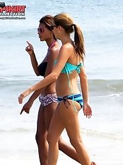 12 pictures - Ass sexy view in the cute bikinis