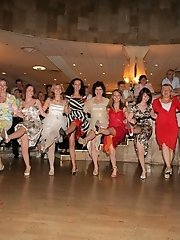 10 pictures - Naughty Brides upskirt photos