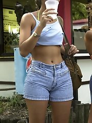 12 pictures - Cameltoe upskirt gallery