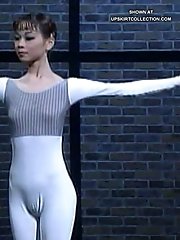 12 pictures - Cameltoe upskirt gallery