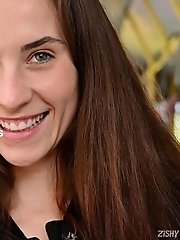 8 pictures - "Mara Blake Toujours Positif"