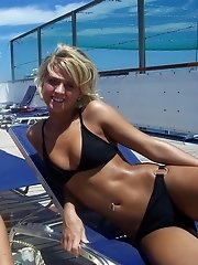 12 pictures - Bikini bitch flashing on the Daytona