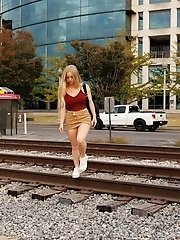 8 pictures - "Kylie Shay Walking In Memphis"