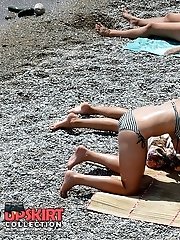 12 pictures - Burning hot bikini girls on midday