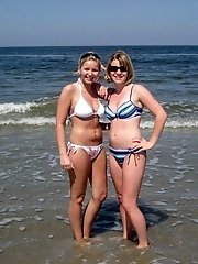 12 pictures - A busty bikini lady undressing on the Natadola