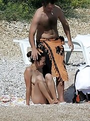 12 pictures - Real nudists walking around pictures