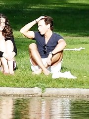 12 pictures - Hot model caught by upskirt spy cam