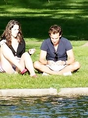 12 pictures - Hot model caught by upskirt spy cam