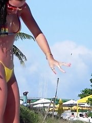 12 pictures - Hot amateurs out of their bikinis