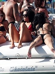 12 pictures - Bikinis and nudity exposed on cam