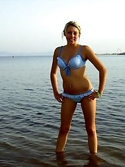 12 pictures - A slim and busty lady on the Koh Phangan