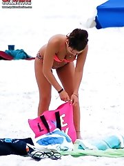 12 pictures - More than just a bikini posing