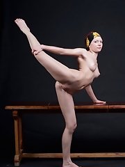 17 pictures - Extreme Nude Gymnastics