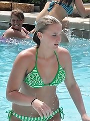 12 pictures - Hot bikini peek on tits and asses