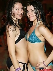 12 pictures - Sexy bikini teens don?t mind posing on the beach