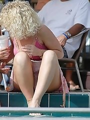 12 pictures - Sexy up skirt peeks in a park