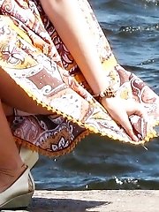 12 pictures - Sexy summer dress upskirt photos