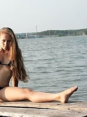 12 pictures - Topless bikini babe wild dancing