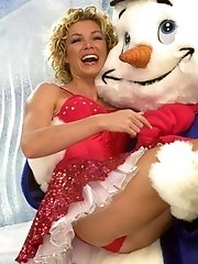 8 pictures - celebrity no panty upskirt picture gallery