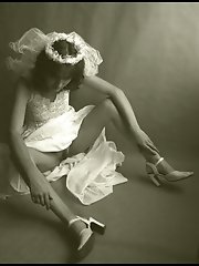 10 pictures - Naughty Brides upskirt photos