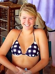 12 pictures - A French girl going topless at the Cancun