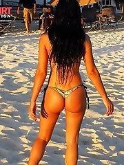 12 pictures - Slutty bikini girls hot big booties