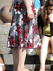 12 pictures - Spectacular outdoor sitting upskirts