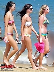 12 pictures - Girls flashing bikini down blouses