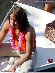 15 pictures - Super stars have their downblouse voyeured