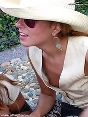 15 pictures - Super stars have their downblouse voyeured