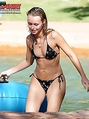 12 pictures - Bikini voyeur cam shooting gal nude