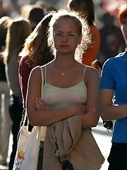 15 pictures - Enjoy hard nipples sticking under girls' wet bikinis