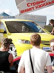 12 pictures - Accidental upskirts in private photos