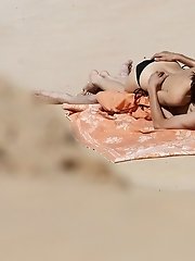 12 pictures - Beach voyeur shots of bikini girls