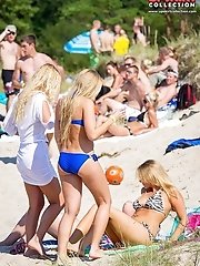 12 pictures - Big natural tits in sexy bikinis