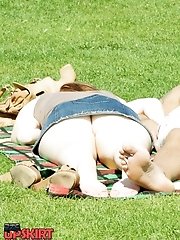 12 pictures - Careless upskirting in the park