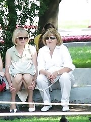 12 pictures - Looking up skirts in the streets