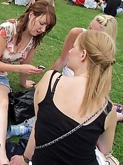 12 pictures - Girls upskirts, accidentally, at the exhibition
