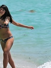 12 pictures - A busty cutie getting it at the Biarritz