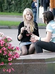 12 pictures - The hottest upskirts in the park