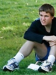 12 pictures - Wind blows up skirts and shows panty