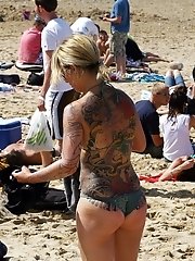 12 pictures - Amateur ass wrapped by sexy bikini