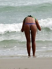 12 pictures - Amateur ass wrapped by sexy bikini