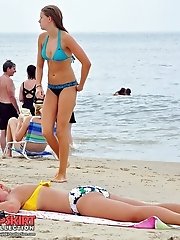 12 pictures - Sexy bikinis on the cute chicks