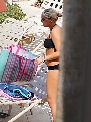 12 pictures - Horny poses taken by bikini models